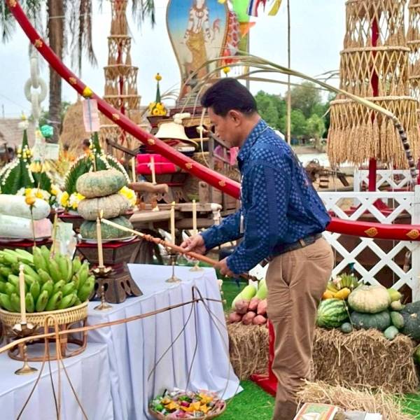 “ ทำบุญกลางทุ่ง