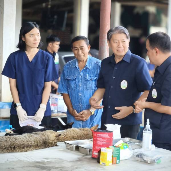 ปศุสัตว์จันทบุรี บูรณาการงาน คลินิกเกษตรเคลื่อนที่ฯ อ.โป่งน้ำร้อน มอบเวชภัณฑ์ บริการทำหมัน-ฉีดวัคซีนฟรี ชูโครงการ “ปศุสัตว์ OK” หนุนบริโภคไข่สดปลอดภัย