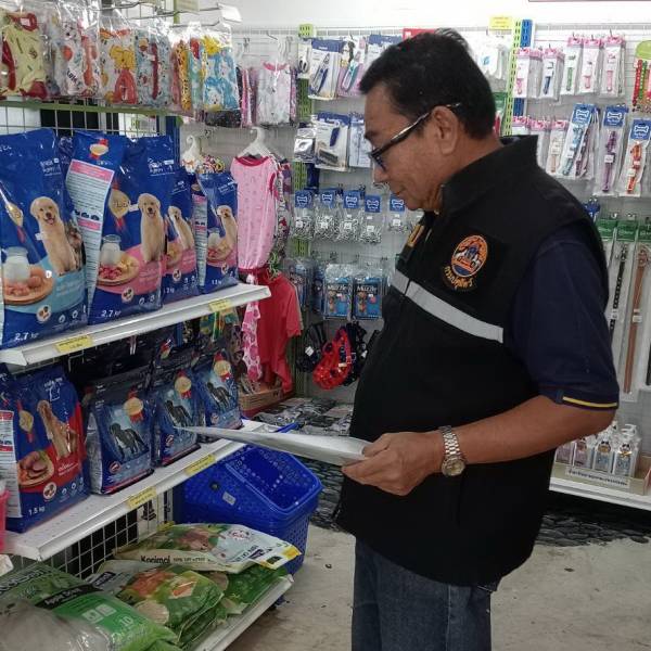 ปศอ.โป่งน้ำร้อน ตรวจติดตามร้านขายอาหารสัตว์ ในเขตพื้นที่ อ.โป่งน้ำร้อน